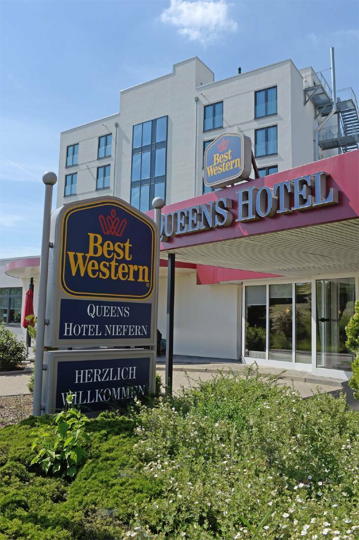 Best Western Queens Hotel Pforzheim-Niefern Exterior photo